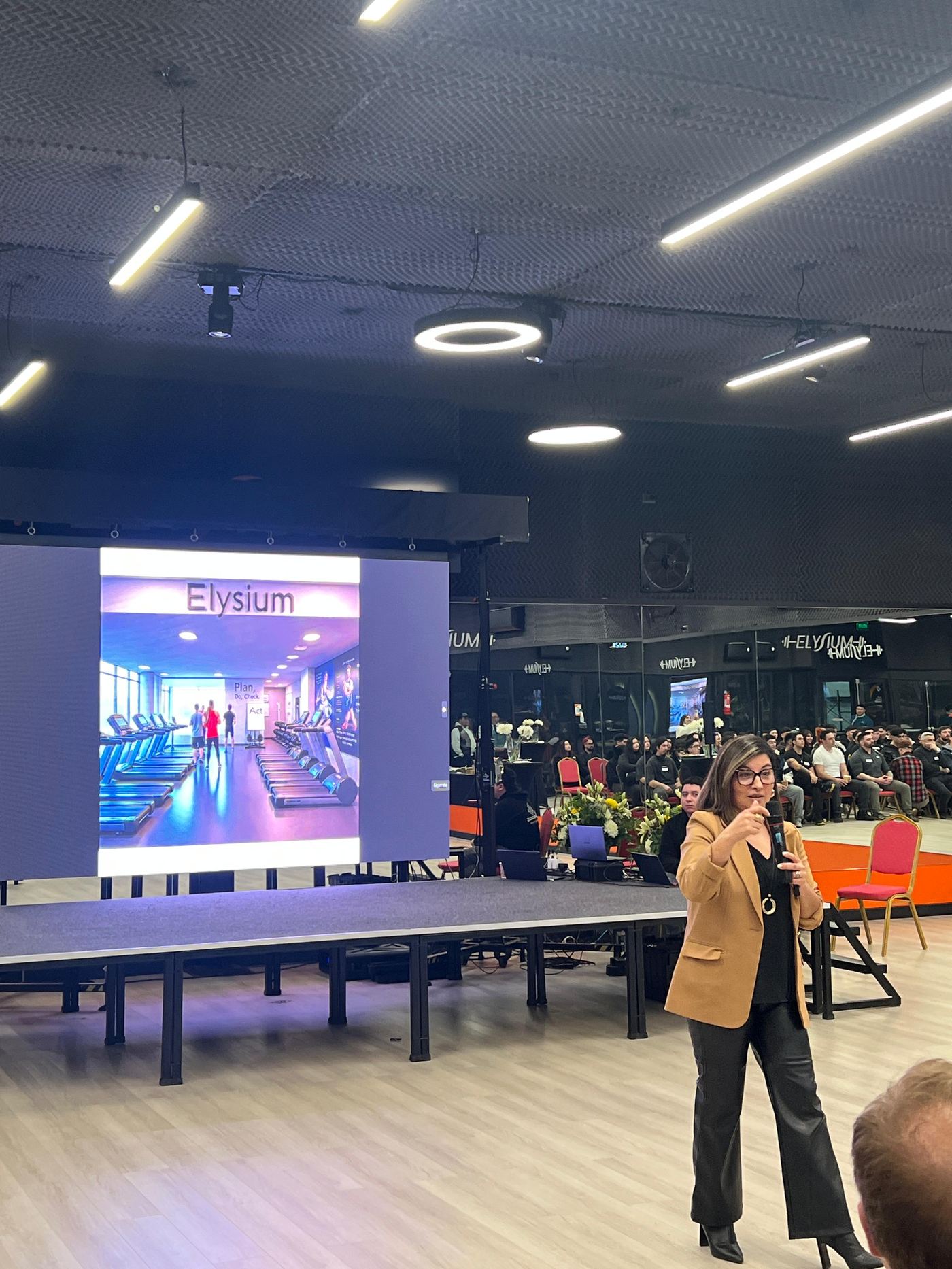Charla de prevención de riesgos en Elysium